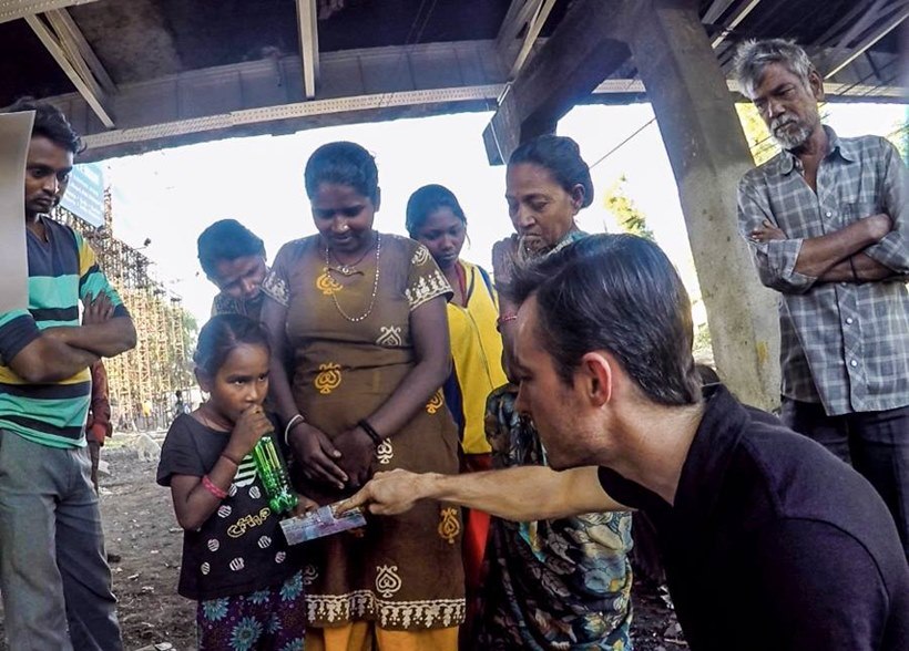 Aussie Couple Came To India In Search Of The 'Girl With A Pink Bracelet (15)