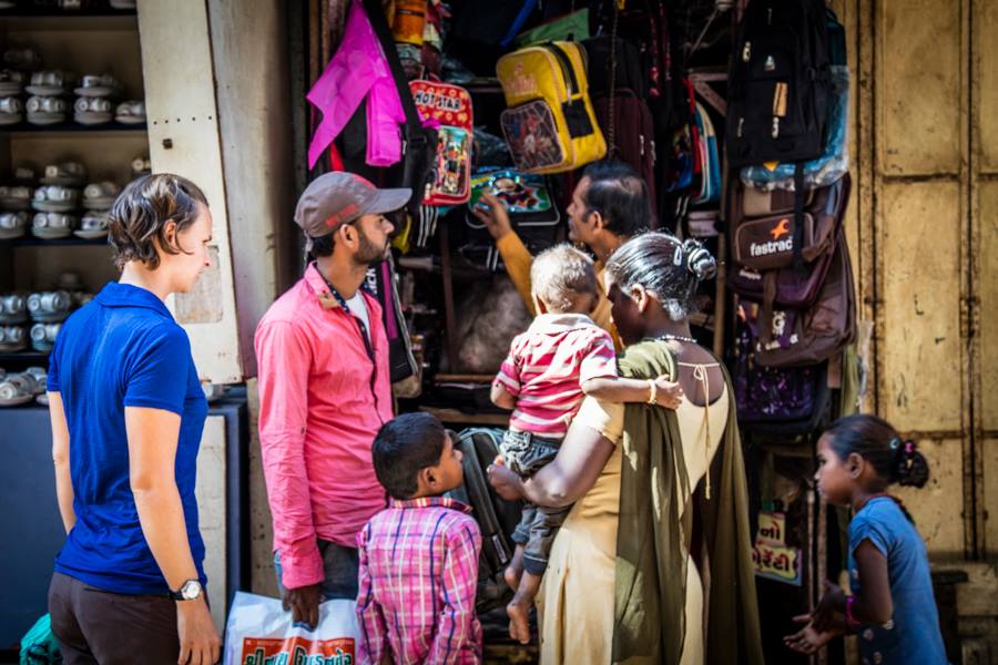 Aussie Couple Came To India In Search Of The 'Girl With A Pink Bracelet (29)