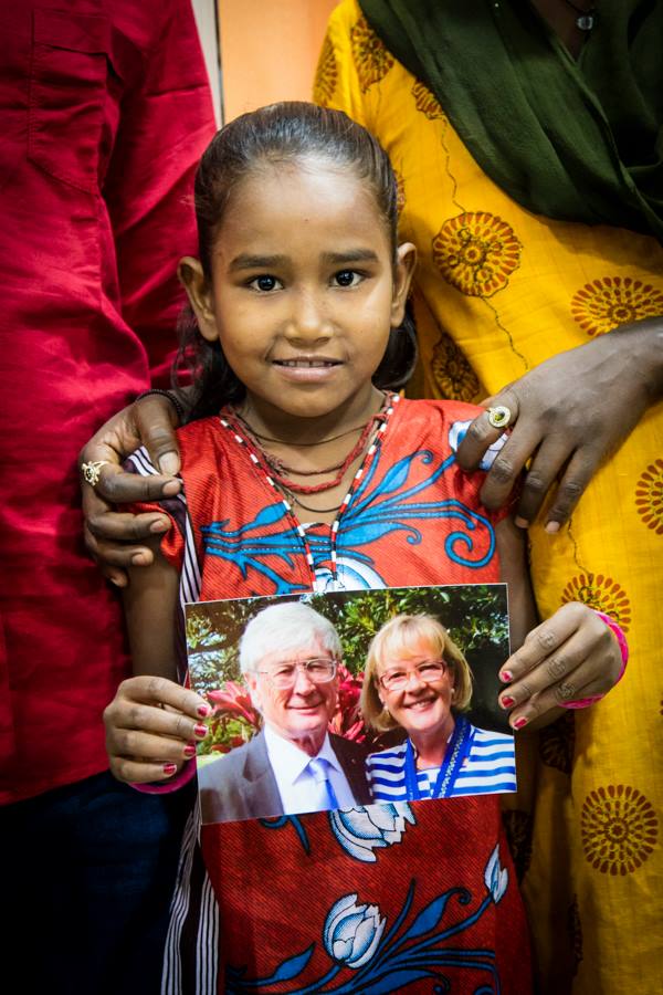 Aussie Couple Came To India In Search Of The 'Girl With A Pink Bracelet (25)