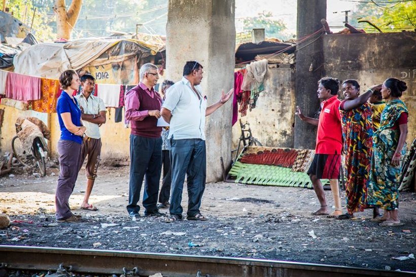 Aussie Couple Came To India In Search Of The 'Girl With A Pink Bracelet (10)