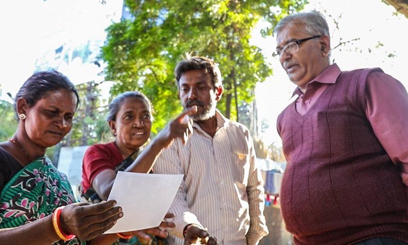 Aussie Couple Came To India In Search Of The 'Girl With A Pink Bracelet (12)