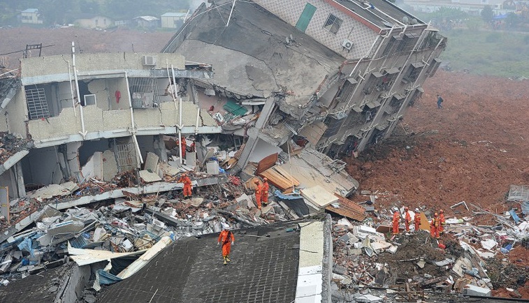 Landslide hits 33 buildings