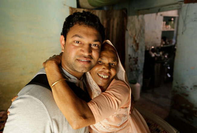 Saroo-brierley met his mother after 25 years