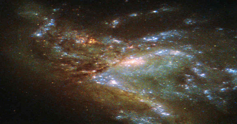 Hubble Telescope Captures Merging Of Two galaxies (1)