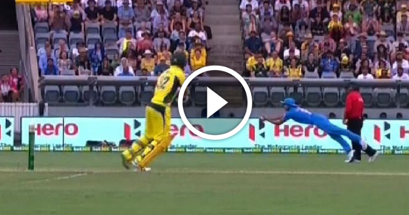 Manish-Pandey-takes-brilliant-catch-of-Maxwell