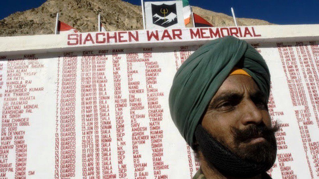 War-Memorial-at-the-Bank-of-Nubra-River-for-Indian-soldiers-who-laid-their-lives-in-Siachen