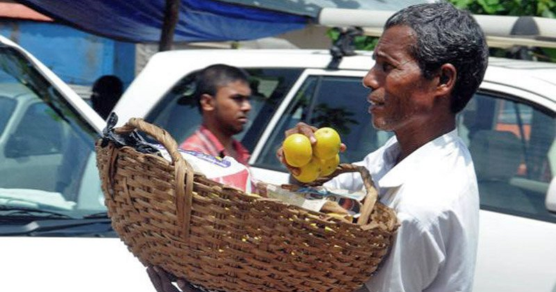 Harekala Hajabba, An Orange Fruit-seller Who Built School For The Poor (1)
