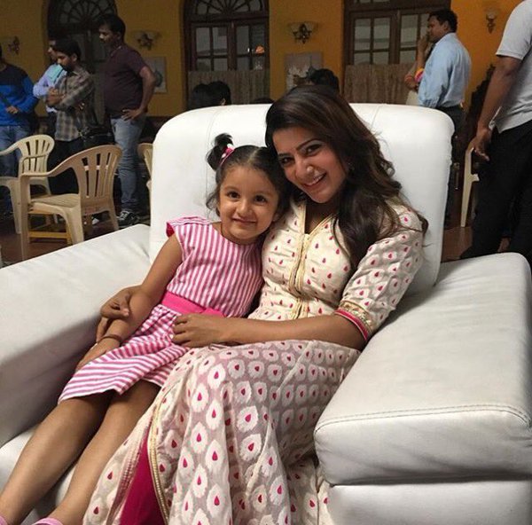 Mahesh Babu Daughter Sitara On Brahmotsavam Sets with sam (3)