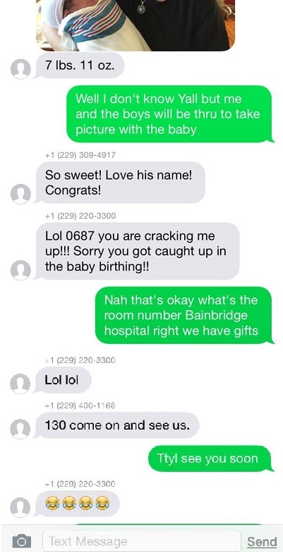 Strangers Come to Meet Newborn After Text-Message Mix-Up (3)