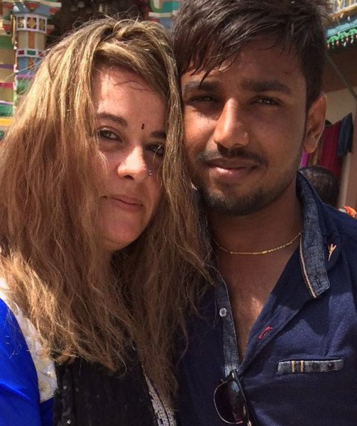 41-Year-Old American Lady Fell In Love With 23-Year-Old Gujarat Slum Boy (3)