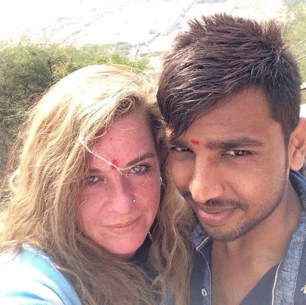 41-Year-Old American Lady Fell In Love With 23-Year-Old Gujarat Slum Boy (4)