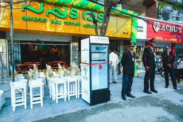 A Kochi Restaurant Installed A Public Fridge For People To Donate Food (4)