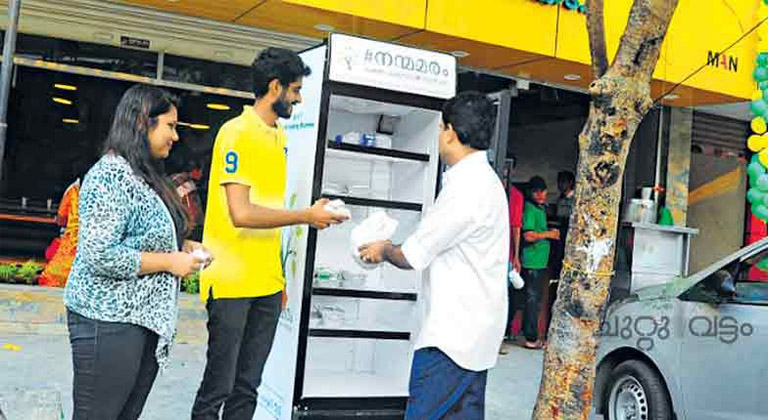 A Kochi Restaurant Installed A Public Fridge For People To Donate Food (6)