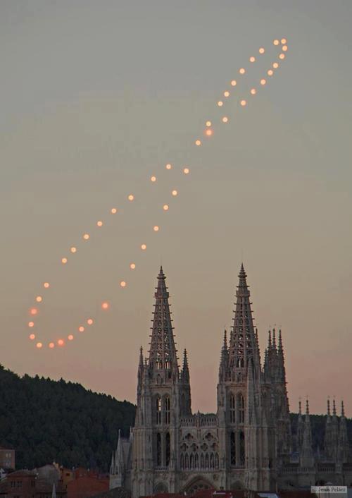 Stunning Image Of The Sun Taken Every Tuesday At The Same Time Over A Year