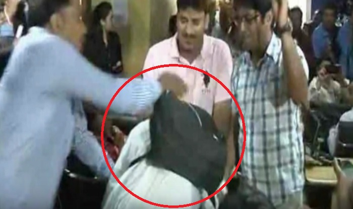 Man throws shoe at Delhi CM