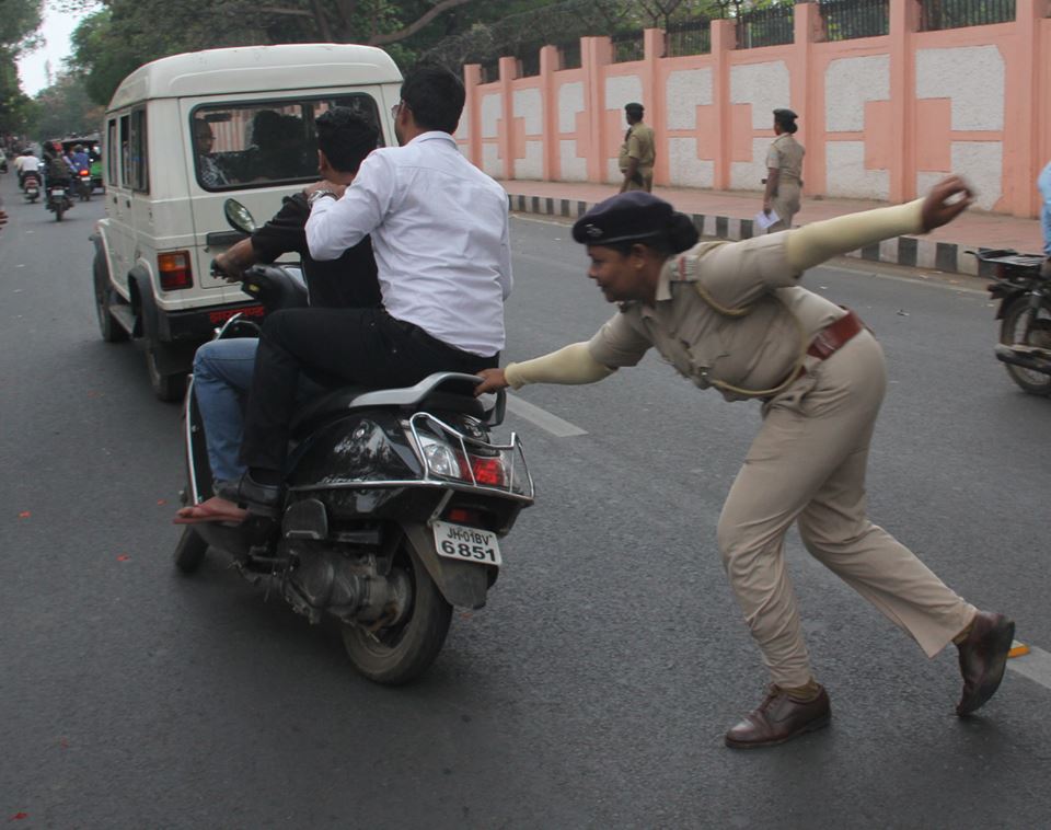 After Being Spotted Without Helmet, Two Men Tried To Run Away Risking A Female Traffic Constable Life (4)