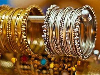 Gold Sinks Below Rs 30,000-Mark, Silver Down By Rs 600 (3)