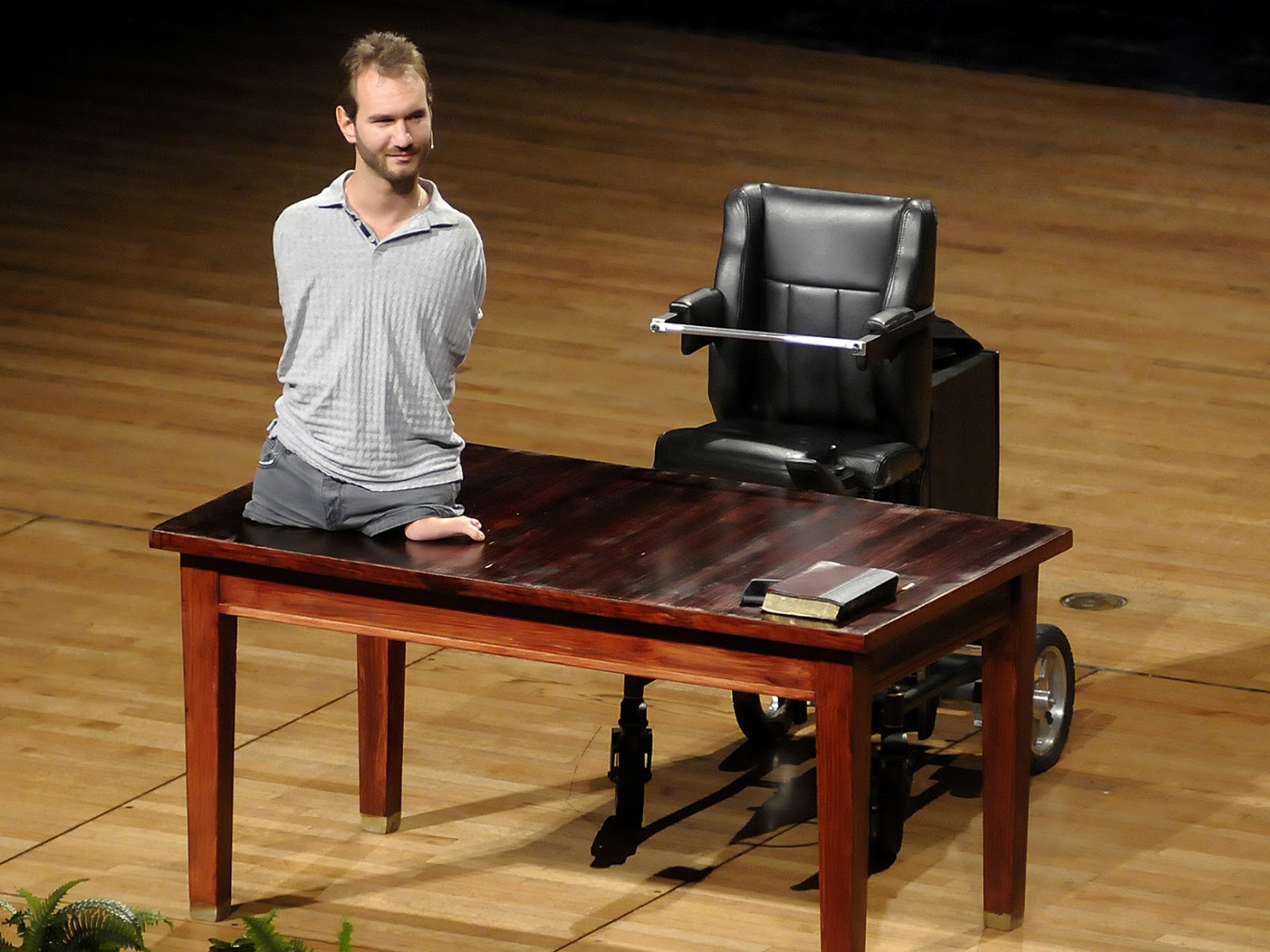 Meet Nick Vujicic An Inspiring Man Born With No Limbs [video]