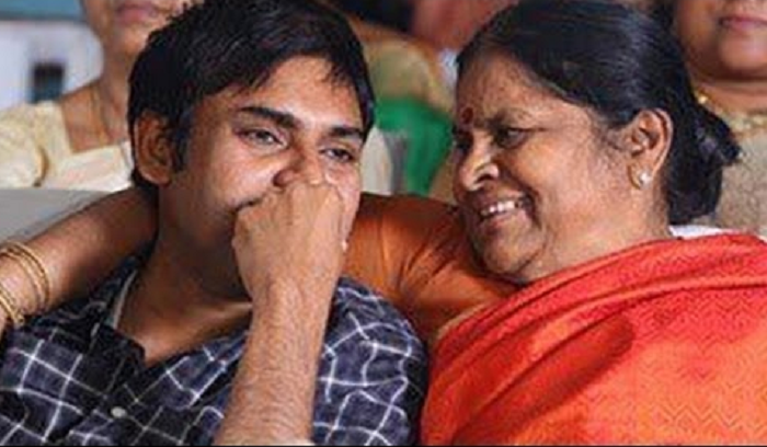 pawan kalyan pic with his mother anjana devi