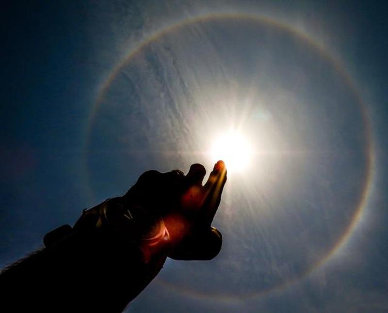 Images of Rainbow ring around the sun