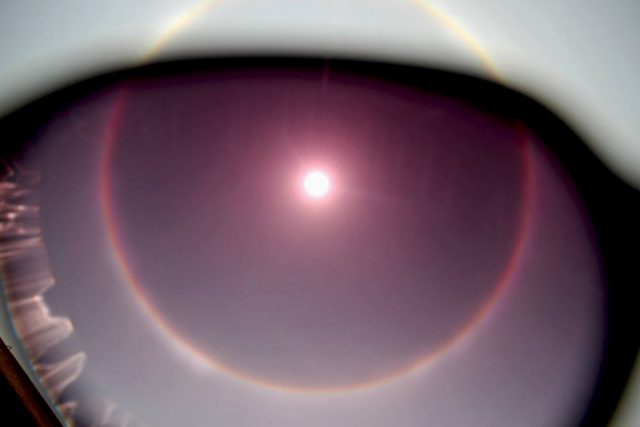 Rainbow ring appeared around the Sun