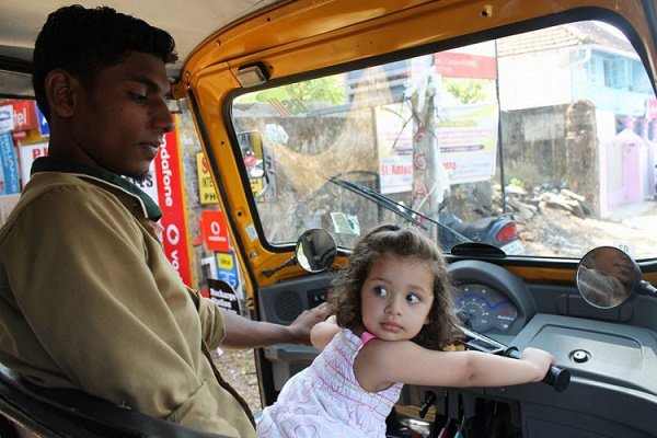 This Bengaluru MBBS Student Drives An Auto To Make Money, Not For Himself But For The Poor And Needy patients