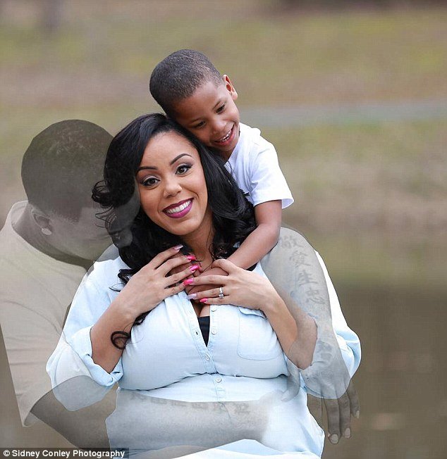 Mum-to-be Honours Her Late Husband In Her Maternity Photoshoot (1)