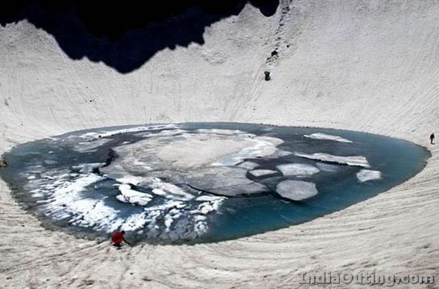 Roopkund lake-Mysteries Of India To Which Science Has No Answer