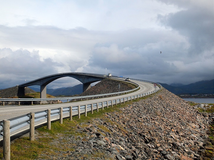 Atlantic ocean road - The Most Dangerous Road In The World (20)