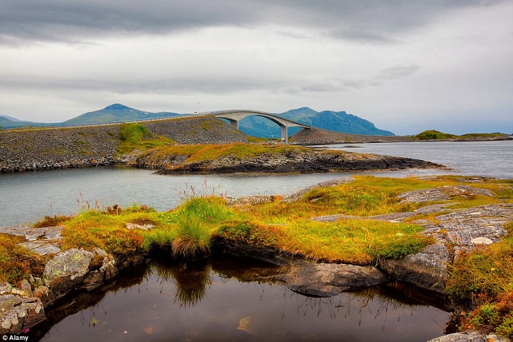 Atlantic ocean road - The Most Dangerous Road In The World (11)