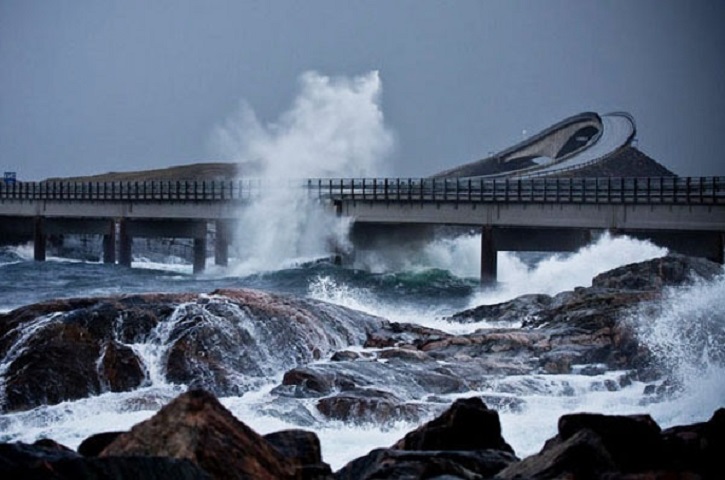 Atlantic ocean road - The Most Dangerous Road In The World (17)