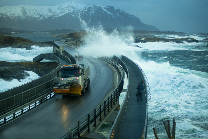 Atlantic ocean road - The Most Dangerous Road In The World (7)