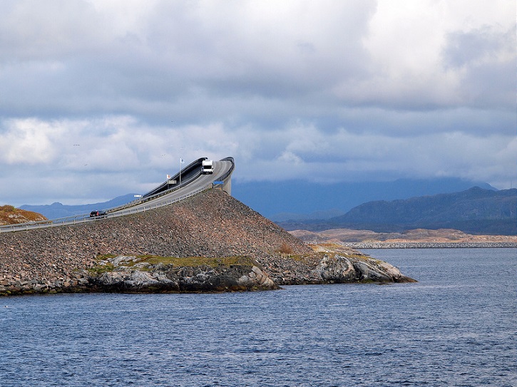 Atlantic ocean road - The Most Dangerous Road In The World (19)