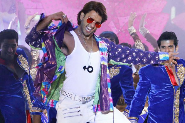 Ranveer Singh dances during Sultan screening