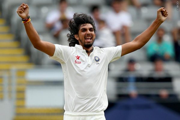 Ishant takes Vijay wicket