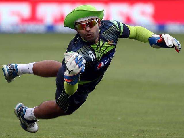 Umar Akmal becomes Victim of Sehwag