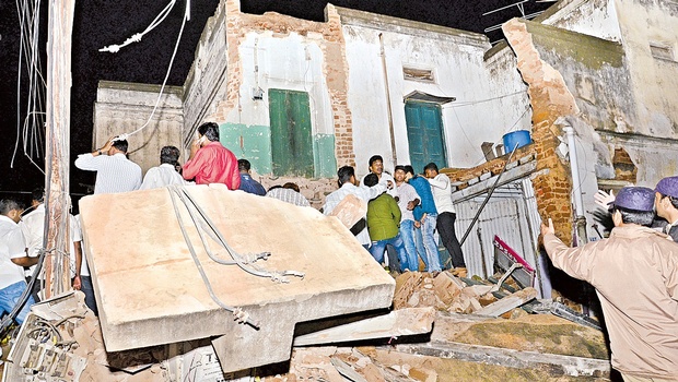 Two-killed-in-chilkalaguda-due-to-building-collapse