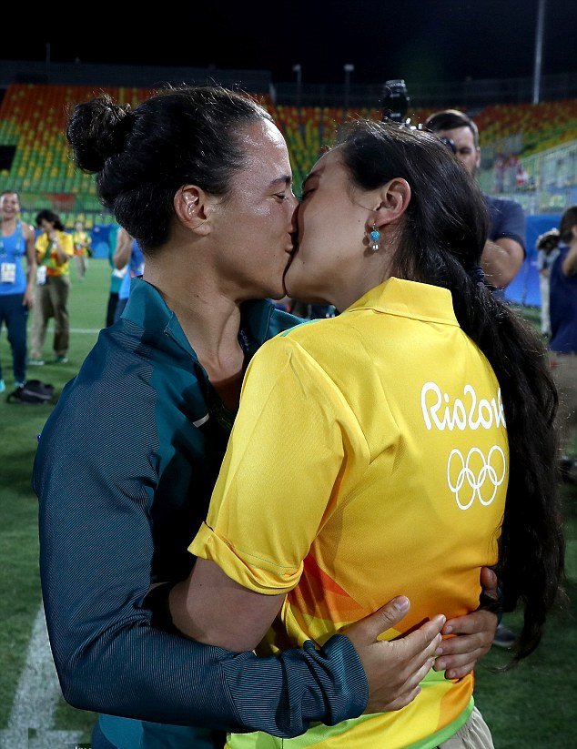 Proposed girlfriend after final in rio 