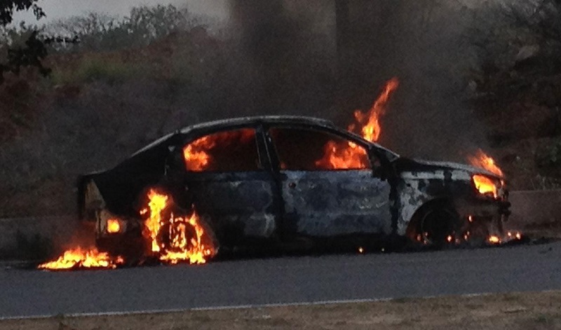 CNG-engine-car-crashed-at-gujarat1