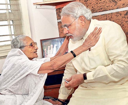 modi-with-his-mother