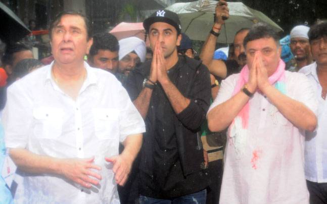 kapoor-family-at-ganesh-immersion