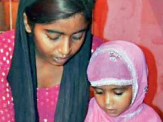 hindu-girl teaches Quran to Muslims