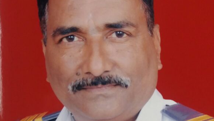 A traffic head constable Shinde (51)