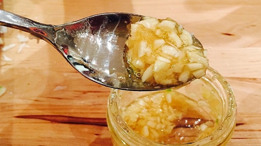 This Is What Happens To Your Body When You Eat Garlic And Honey On An Empty Stomach For 7 Days