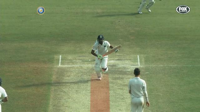 jadeja-runs-on-danger-area