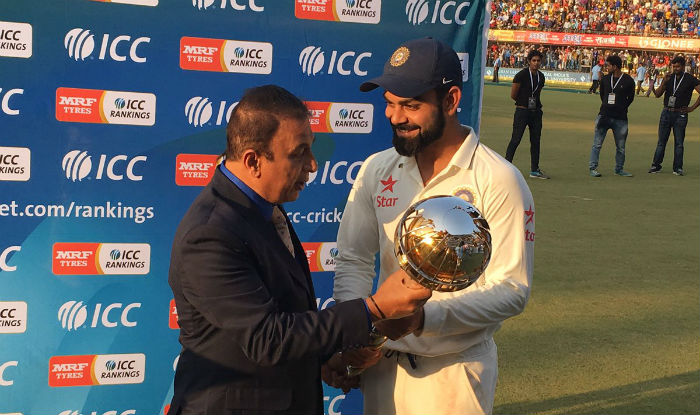 gavaskar-handover-mace-to-virat-kohli