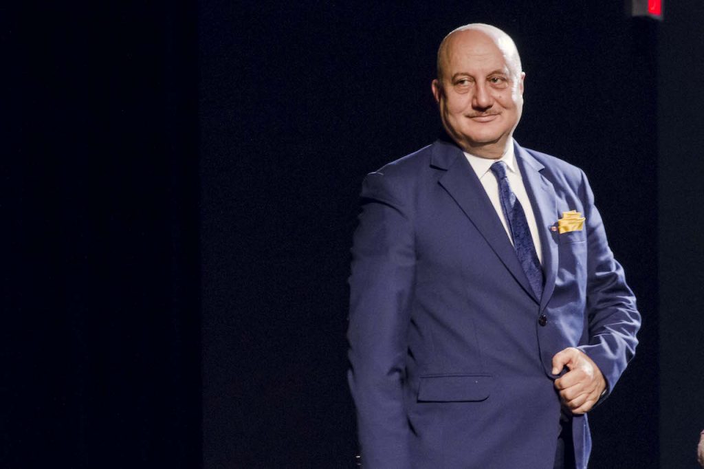 These Anupam Kher's Heartwhelming Tweets On His Father's Death Anniversary Are Something That Everyone Must know