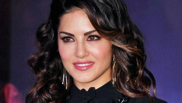 Sunny Leone Slaps A Journalist Who Asked Her How Much She Charges For 'Night Programmes' (2)