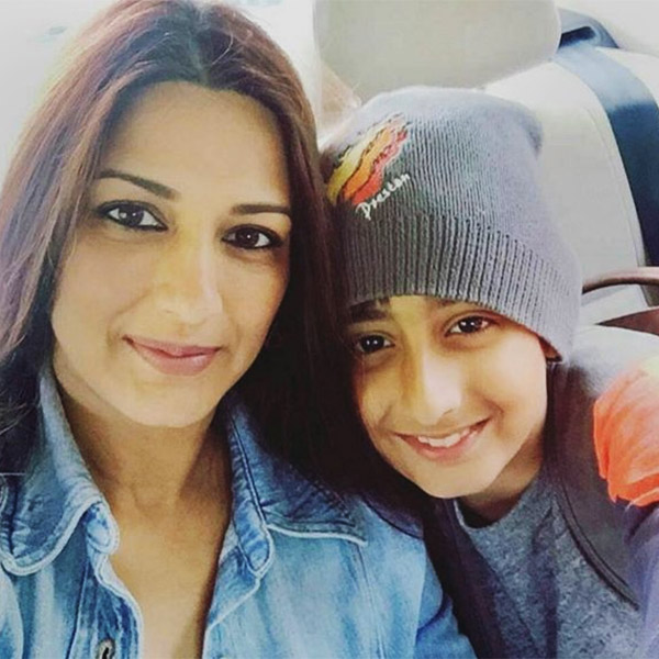 sonali-bendre-clicked-a-selfie-with-her-son-ranveer