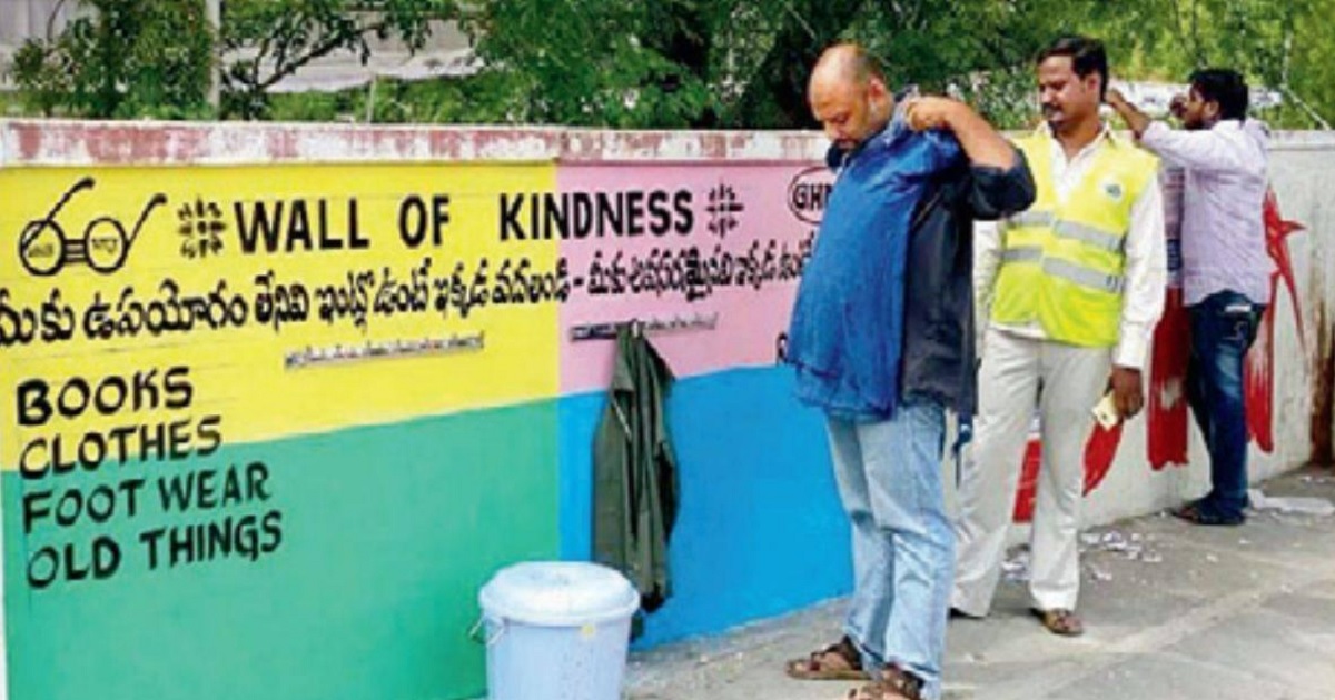 Hyderabad Has a 'Wall of Kindness' Where People Can Leave Stuff For The Needy